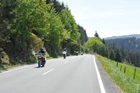 In der Natur steht eine Motorradtour was vom Landgasthaus Zum Wilden Zimmermann in Hallenberg gemietet werden kann